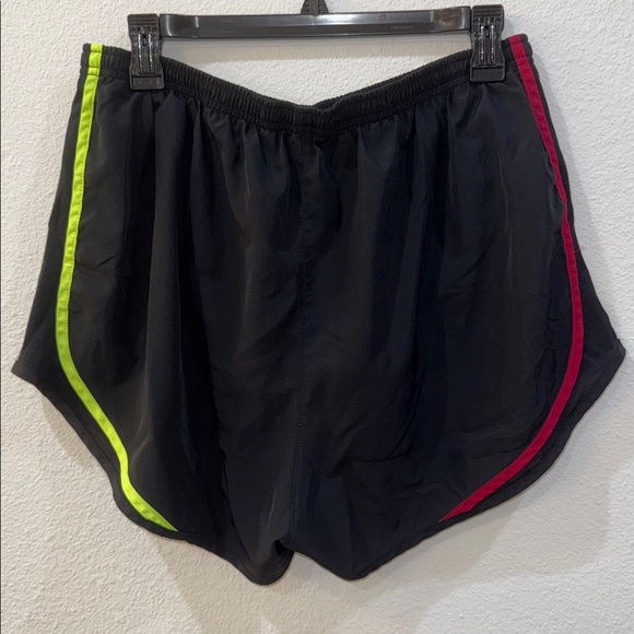 Nike Black Dri-FIT Shorts - Picture 1 of 2